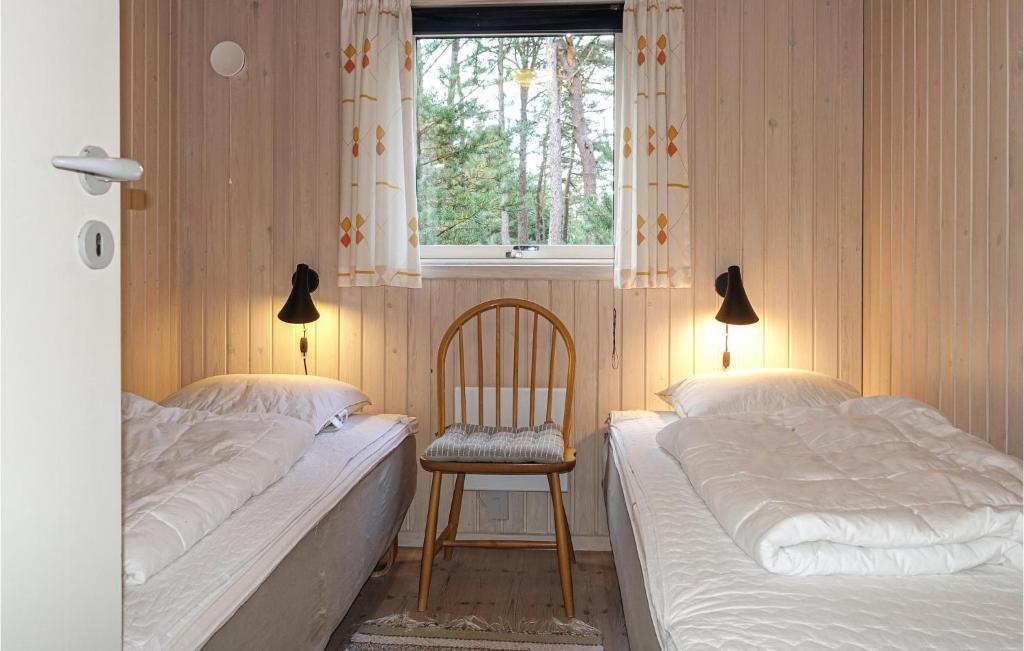 Postel nebo postele na pokoji v ubytování 3 Bedroom Beautiful Home In Nexø