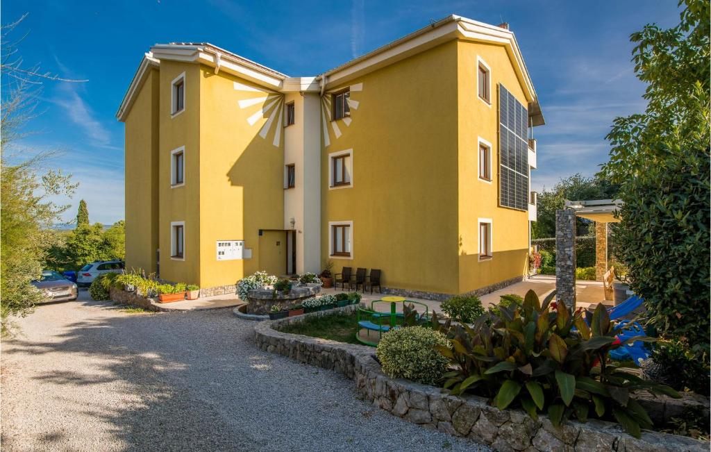 Budova, v ktorej sa apartmán nachádza