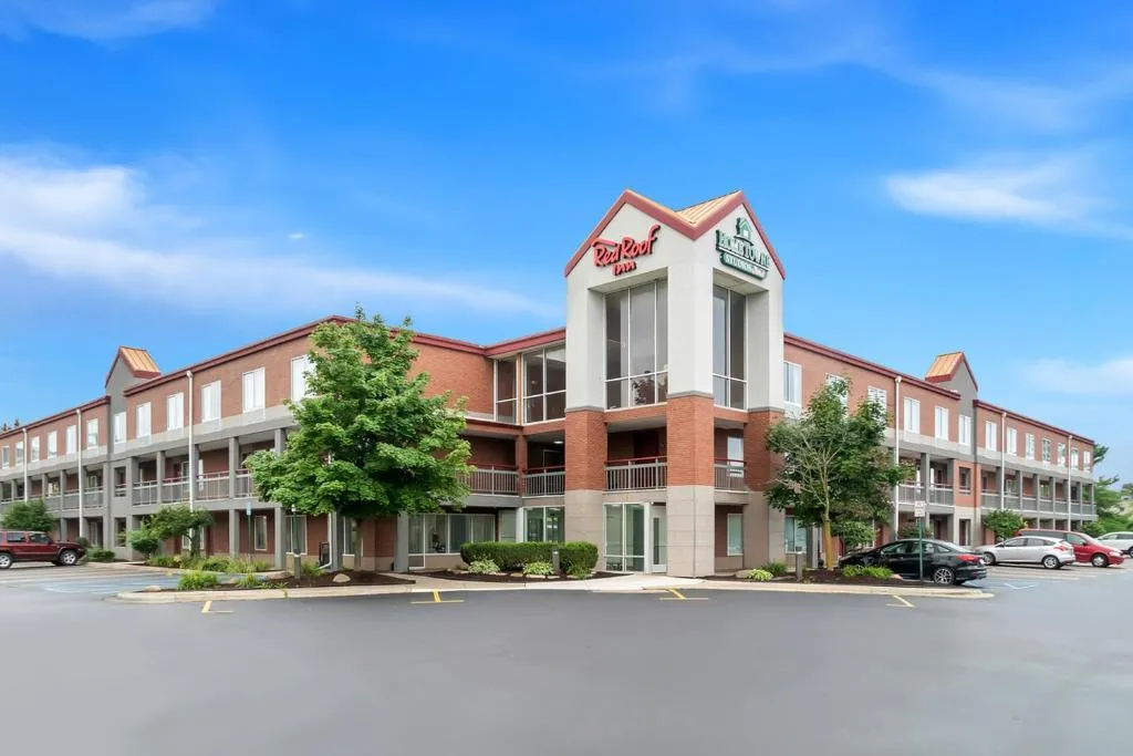 HomeTowne Studios by Red Roof Auburn Hills in Pontiac