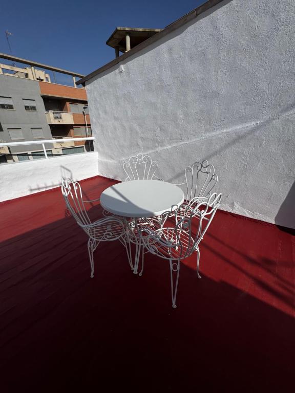 a table and two chairs on a roof at Olas del Mar in Puerto de Mazarrón