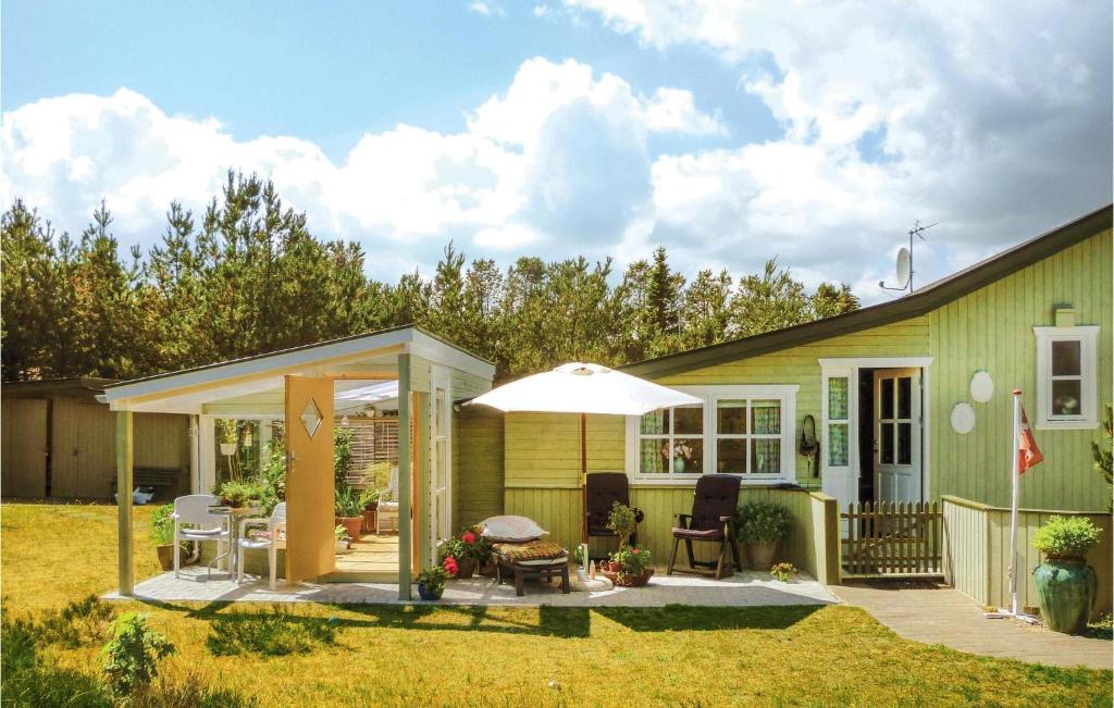 Zahrada ubytování Three-Bedroom Holiday Home In Saby