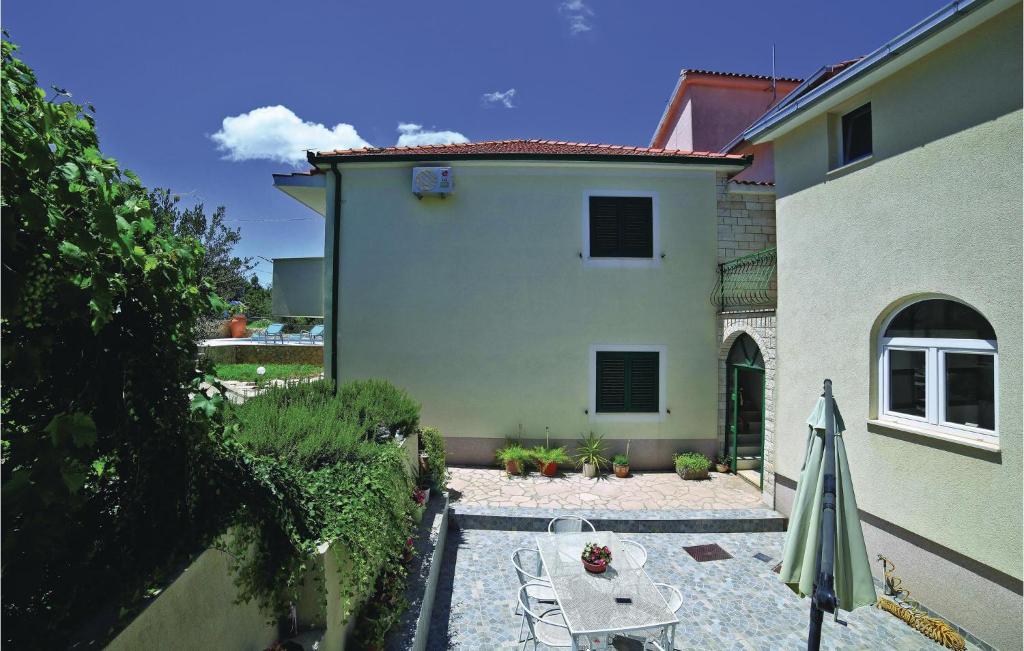Budova, v ktorej sa apartmán nachádza