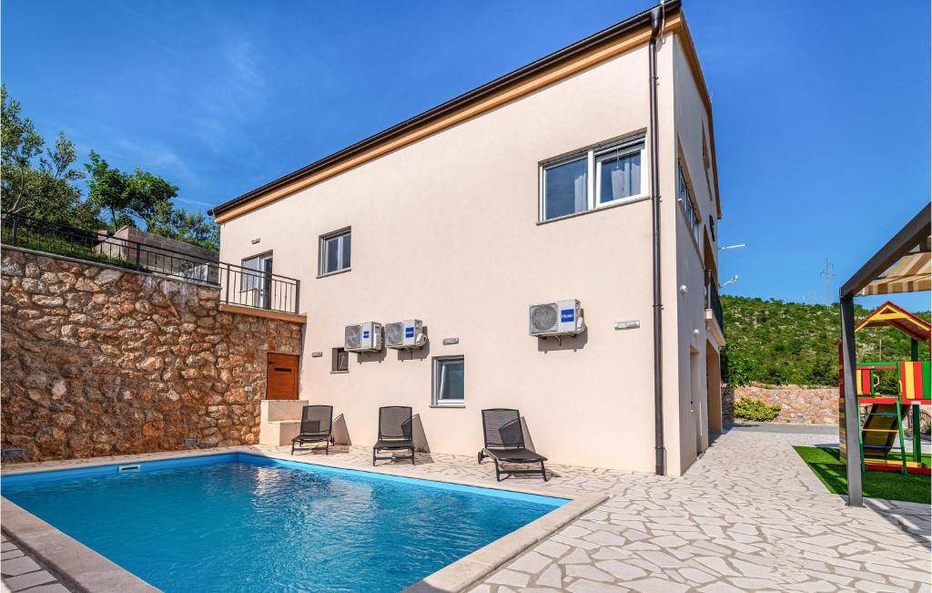 Bazén v ubytovaní Awesome Home In Modric alebo v jeho blízkosti