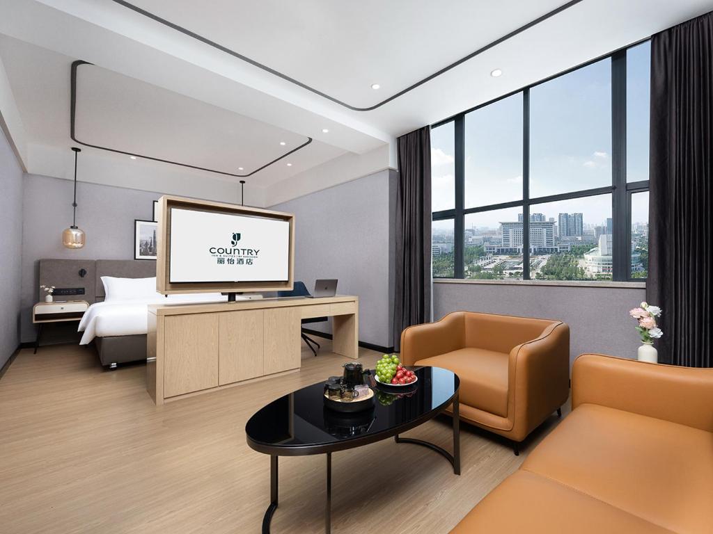 Postel nebo postele na pokoji v ubytování Country Inn & Suites by Radisson Shenzhen International Convention and Exhibition Center