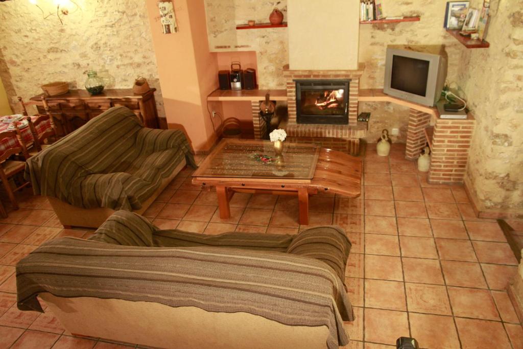 A seating area at Casas Rurales Tío Segundo