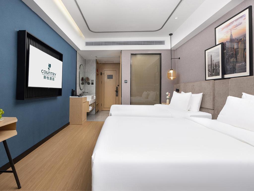 Postel nebo postele na pokoji v ubytování Country Inn & Suites by Radisson Shenzhen International Convention and Exhibition Center
