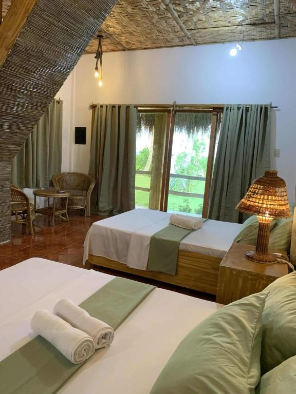 Postel nebo postele na pokoji v ubytování Helmina's Villas