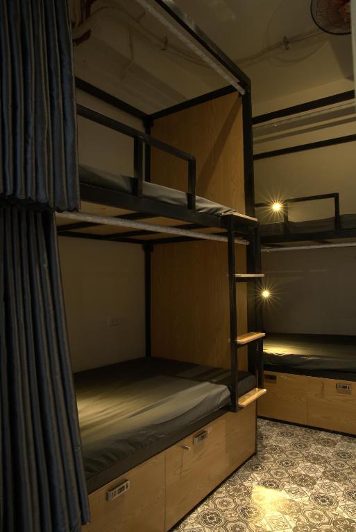 Palanda nebo palandy na pokoji v ubytování Quiri Hostel Hanoi