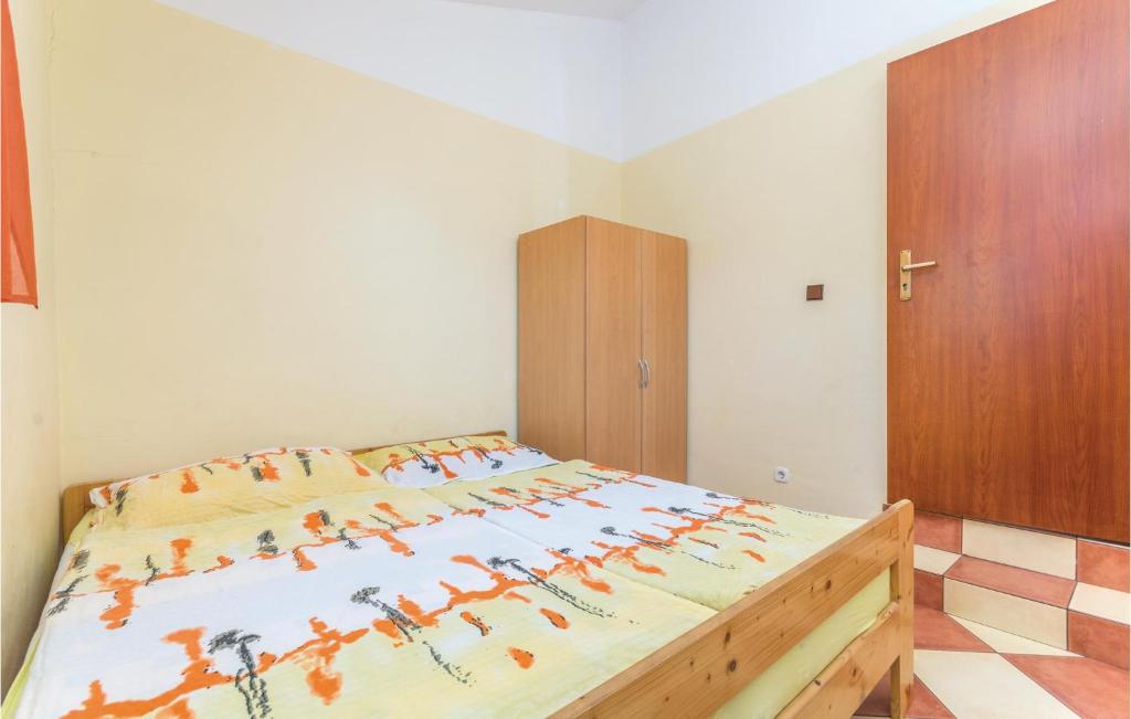 Postel nebo postele na pokoji v ubytování 3 Bedroom Beautiful Apartment In Labin