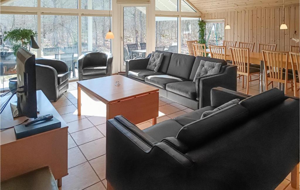 Gorgeous Home In Köpingsvik With Sauna