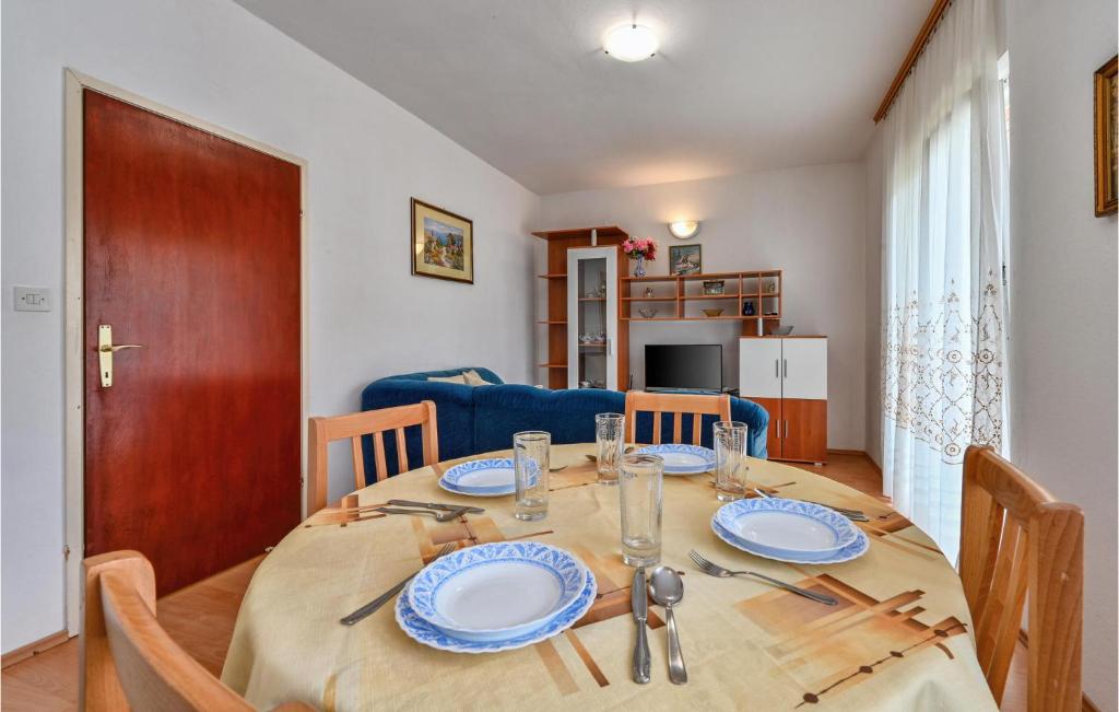Kuchyňa alebo kuchynka v ubytovaní Beach Front Apartment In Pag With Wifi