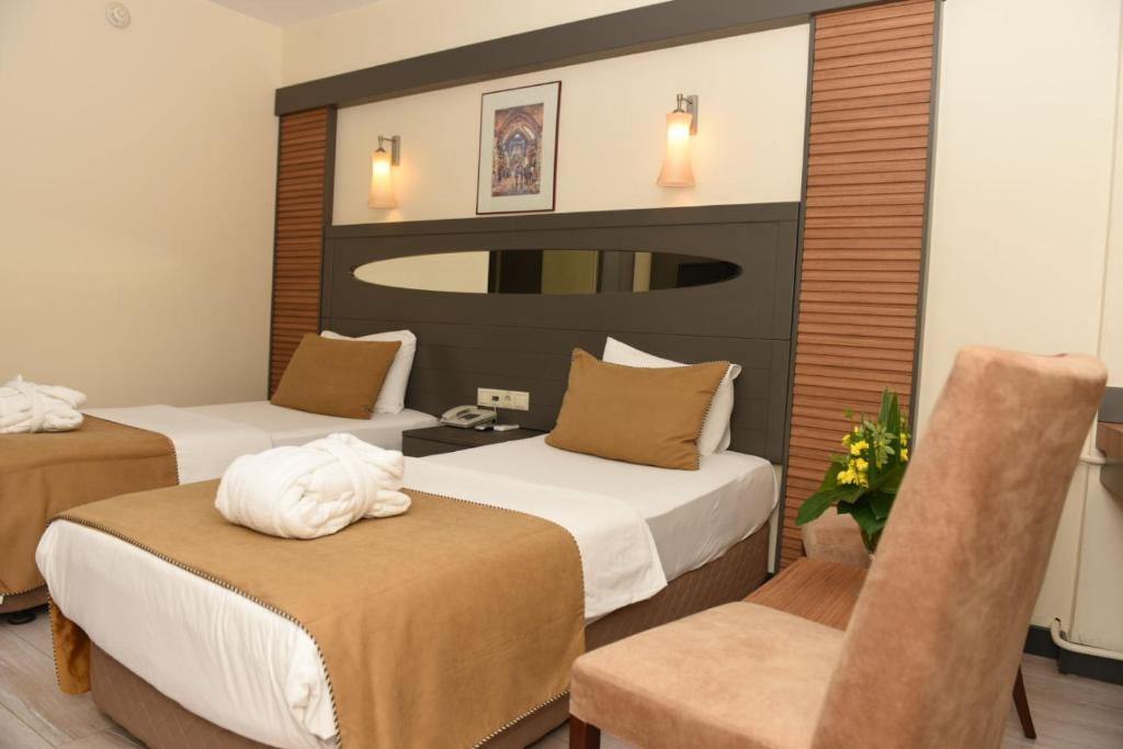 Postel nebo postele na pokoji v ubytování Lycus River Thermal Hotel