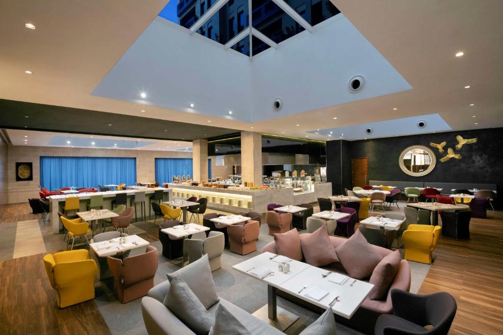 Hyatt Place Dubai Wasl District - Resim 22