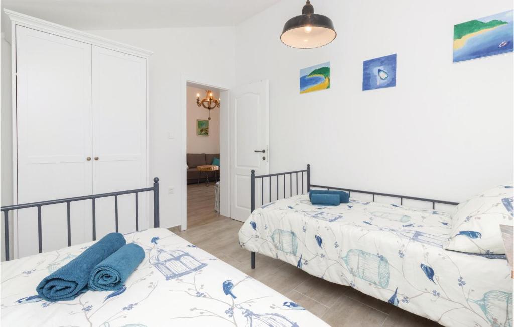 Posteľ alebo postele v izbe v ubytovaní Four-Bedroom Holiday Home In Zdrelac