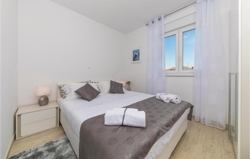 Posteľ alebo postele v izbe v ubytovaní Two-Bedroom Apartment In Trogir