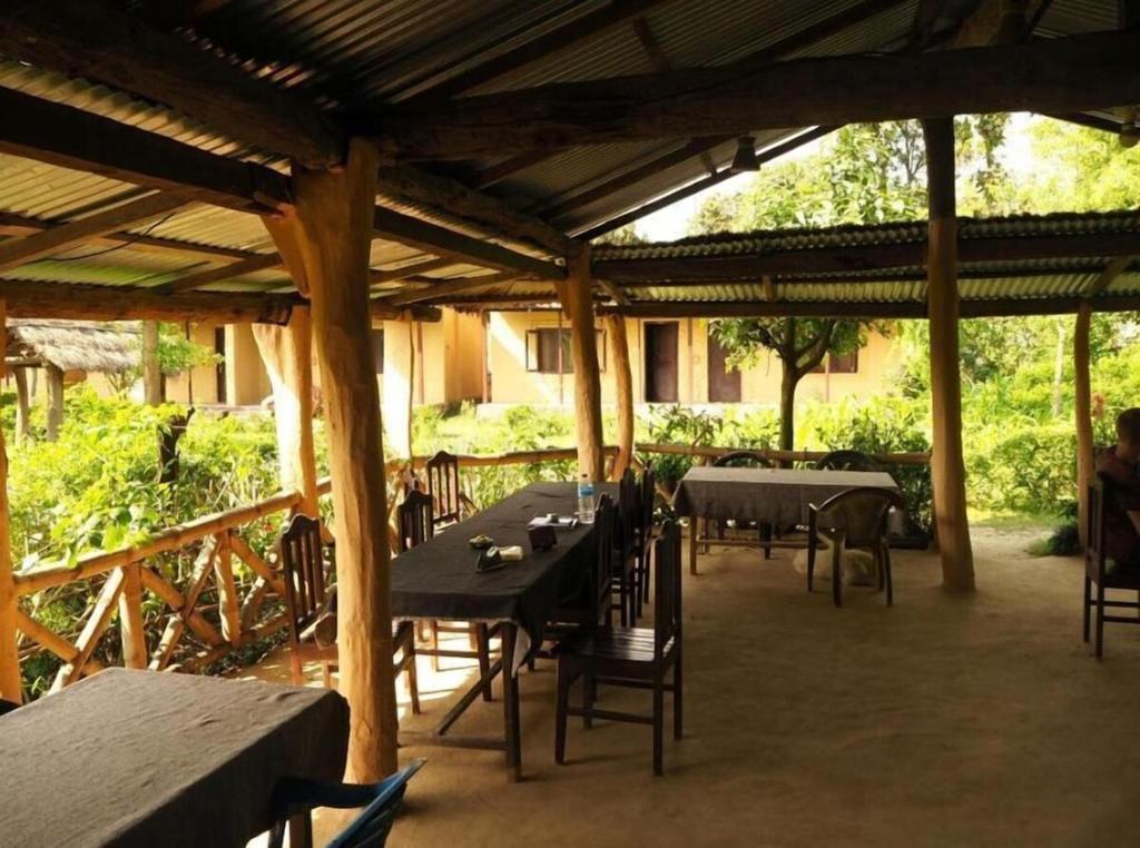 Restaurace v ubytování Bardia Jungle Resort