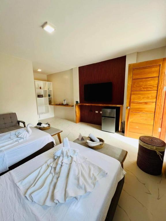 Postel nebo postele na pokoji v ubytování Tambisan Resort