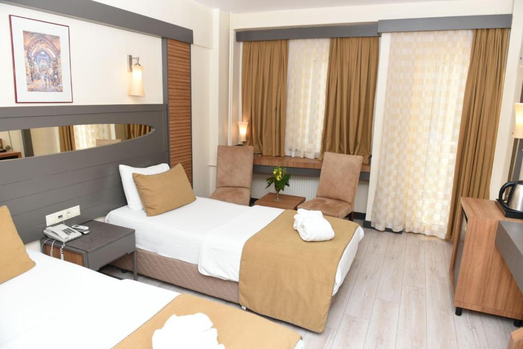Postel nebo postele na pokoji v ubytování Lycus River Thermal Hotel