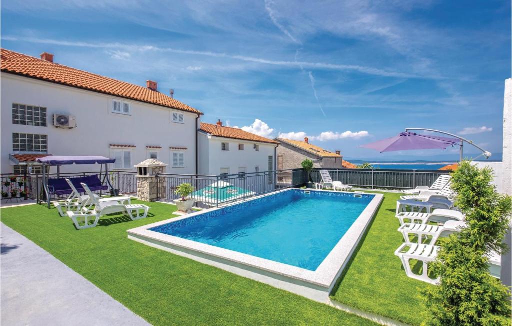 Bazén v ubytování Nice Apartment In Crikvenica With Wifi nebo v jeho okolí