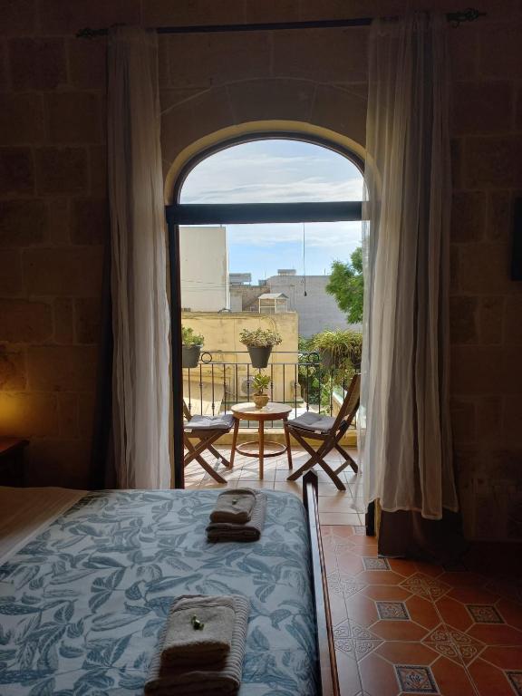Кровать или кровати в номере Laremi Gozo B&B