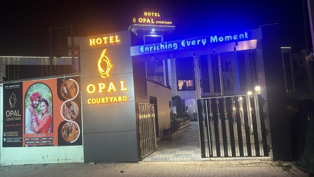 Certifikát, hodnocení, plakát nebo jiný dokument vystavený v ubytování Hotel Opal Courtyard