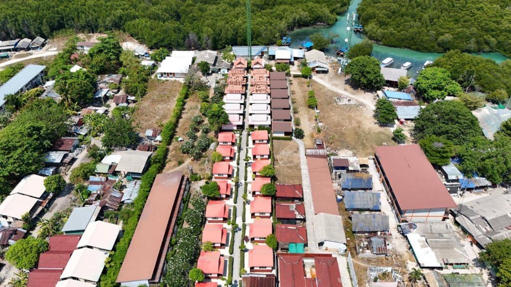 El barrio en el que está el resort o un barrio cercano