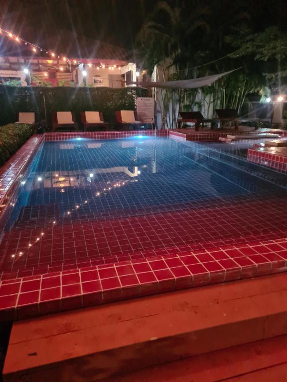 Bazén v ubytování Red Moon Hideaway nebo v jeho okolí