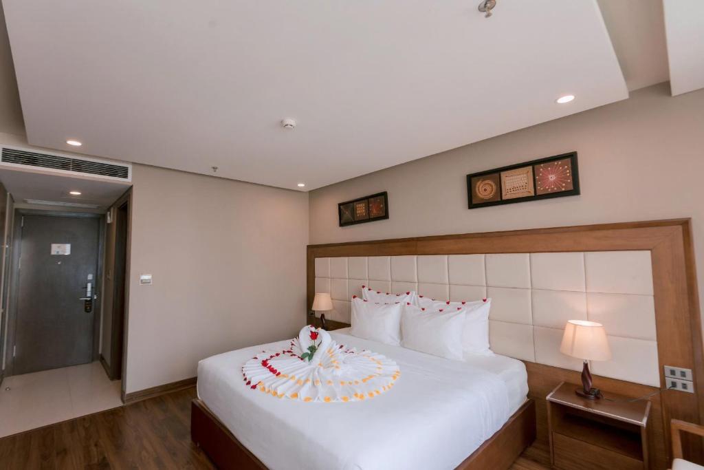 Postel nebo postele na pokoji v ubytování Grand Sea Hotel Danang