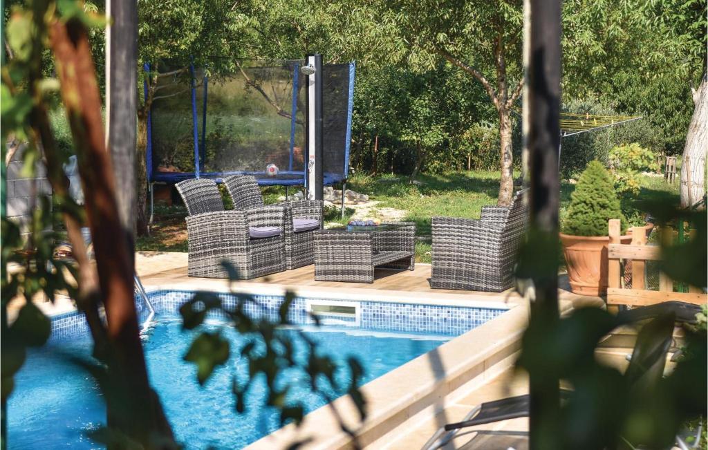 Bazén v ubytování Three-Bedroom Holiday Home In Dicmo nebo v jeho okolí