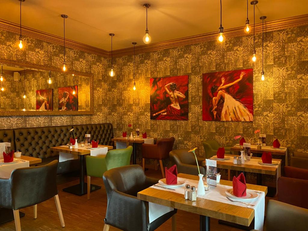 MOMENTS Boutique Hotel - 8