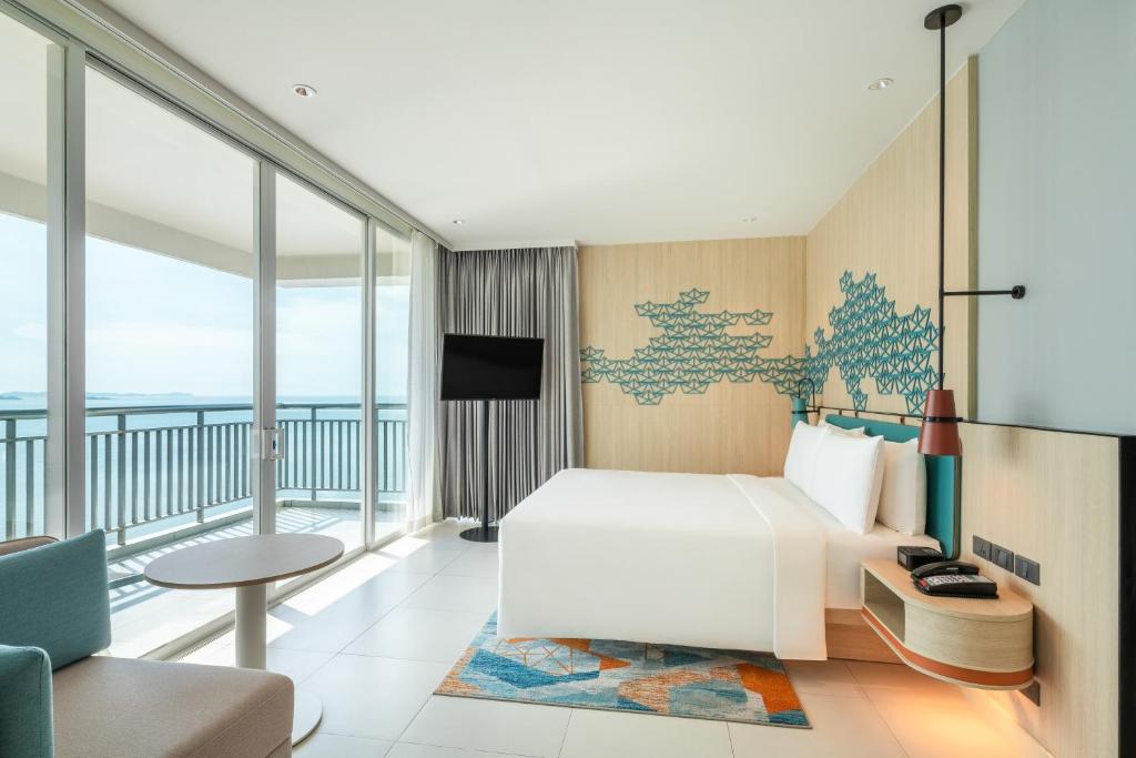 
One-Bedroom King Suite with Panoramic View - Bay Tower
