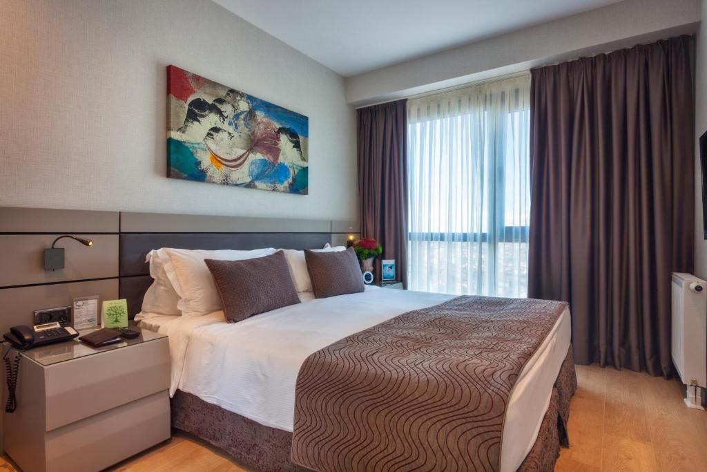 A bed or beds in a room at Fraser Place Antasya Istanbul