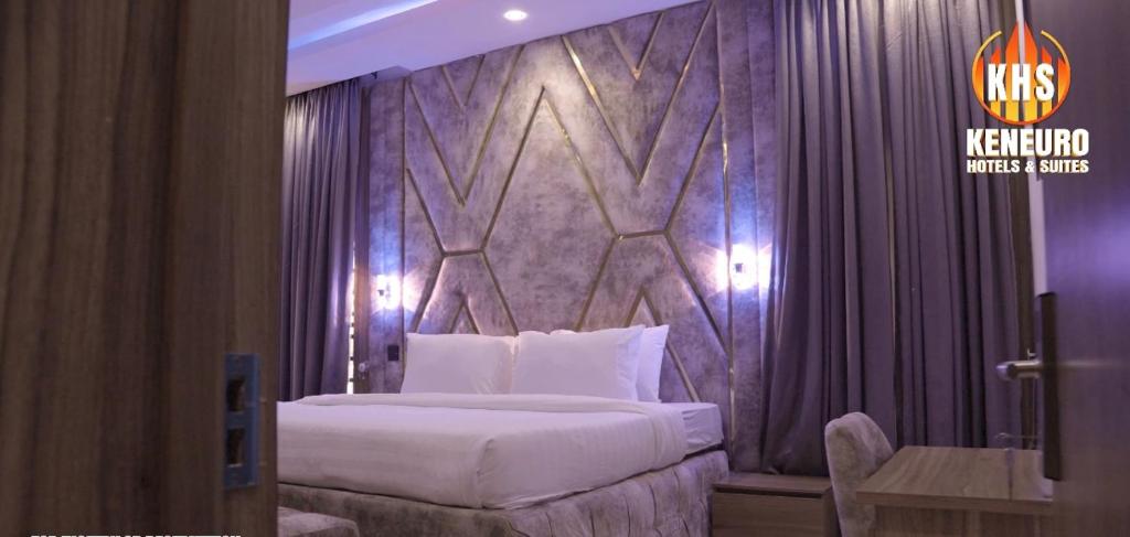 Postel nebo postele na pokoji v ubytování Keneuro hotel & suites