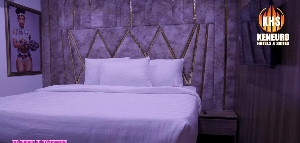 Postel nebo postele na pokoji v ubytování Keneuro hotel & suites