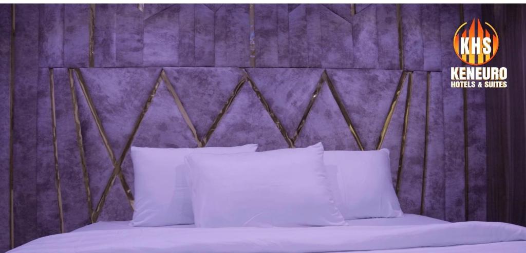 Postel nebo postele na pokoji v ubytování Keneuro hotel & suites