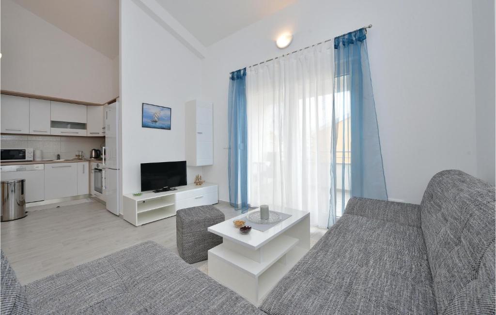 Televízia a/alebo spoločenská miestnosť v ubytovaní Apartment Vrsi-Mulo 01