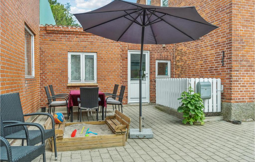 Patio nebo venkovní prostory v ubytování Amazing Home In Tranekær