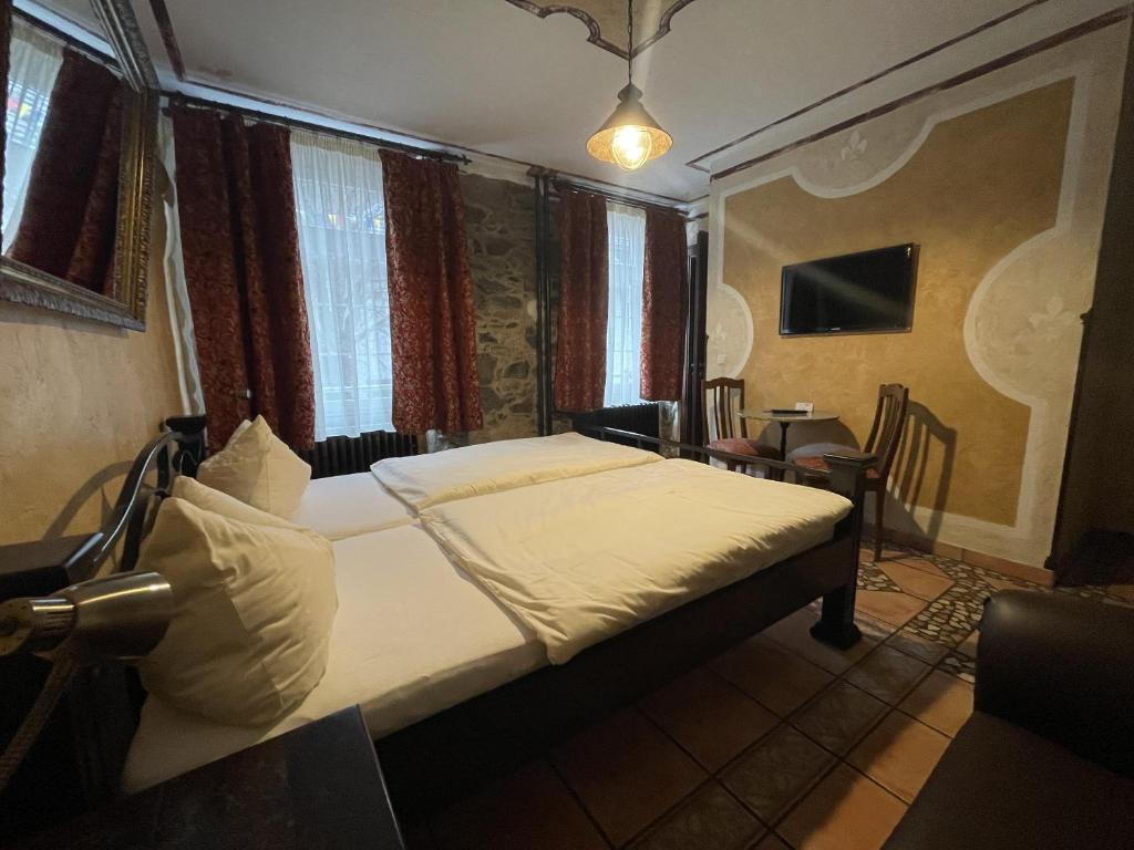 Postel nebo postele na pokoji v ubytování Black Forest Hotel Todtnau