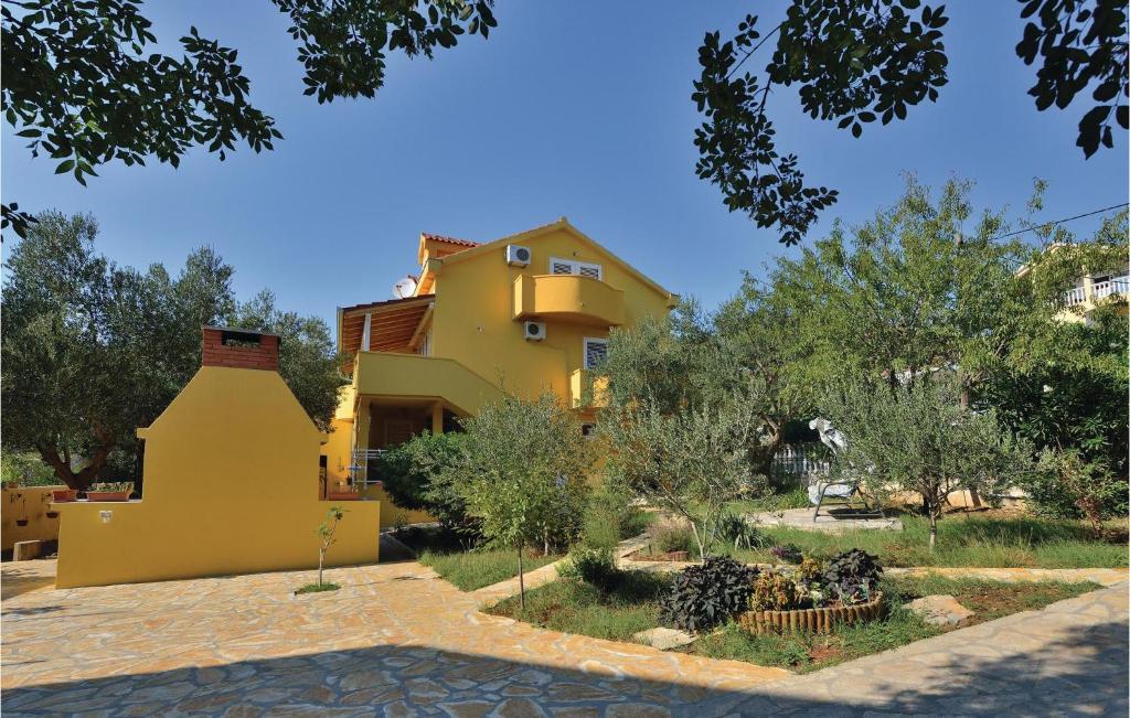 Vonkajšia záhrada v ubytovaní Apartment Put Obrovca Vi