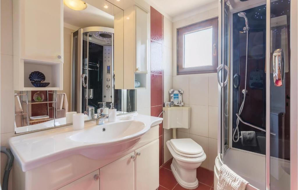 Koupelna v ubytování Apartment Koromacno Sveti Lovrec