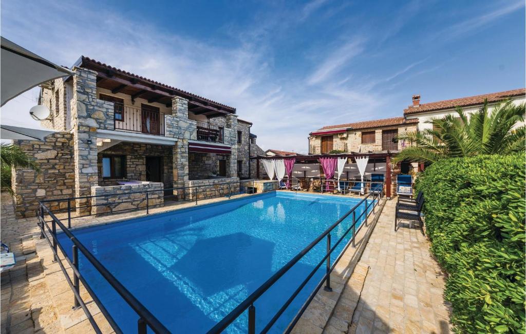 Two-Bedroom Apartment In Vir