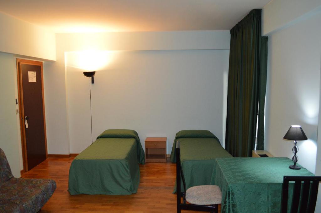 Postel nebo postele na pokoji v ubytování Canadian Hotel