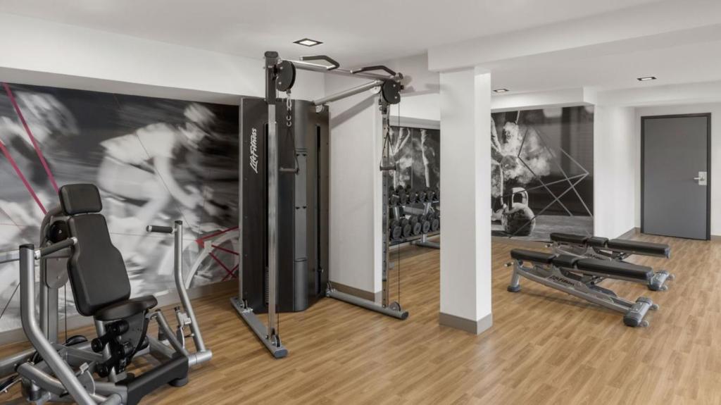 Fitness centrum a/nebo fitness zařízení v ubytování Marriott Saddle Brook