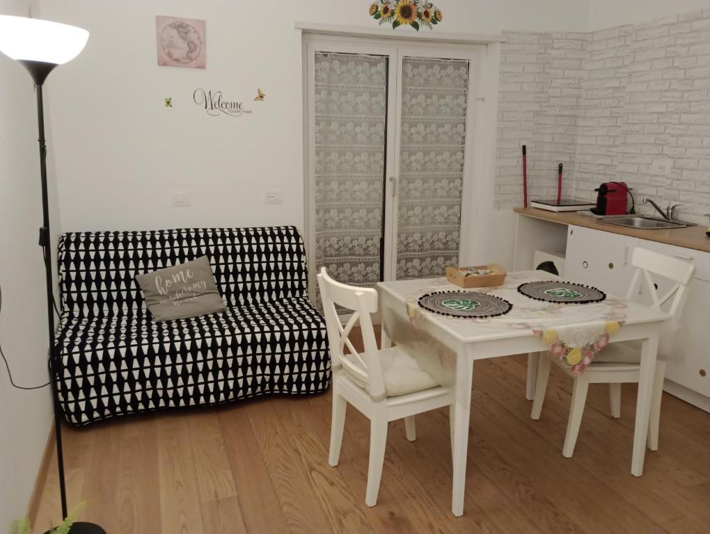 LIVING ROME Int 2 - One-Bedroom Apartment