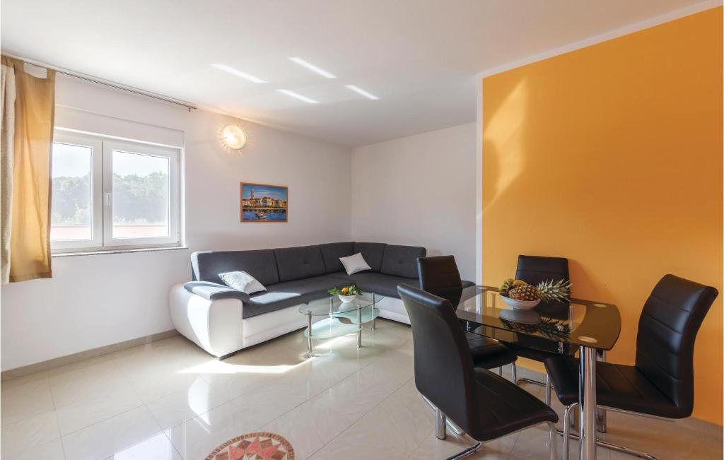Część wypoczynkowa w obiekcie Holiday Home Betiga Betiga Ii