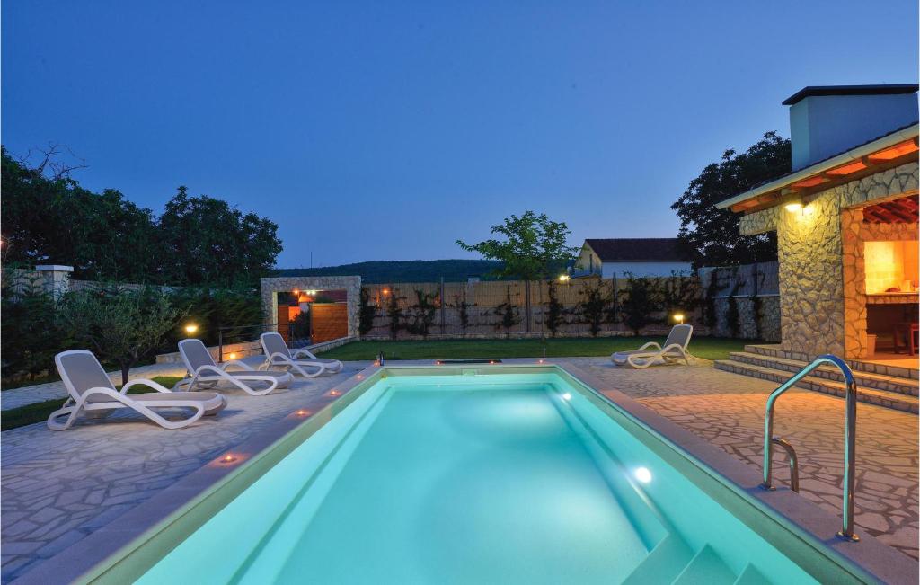 Bazén v ubytovaní Holiday Home Sibenik 58 alebo v jeho blízkosti