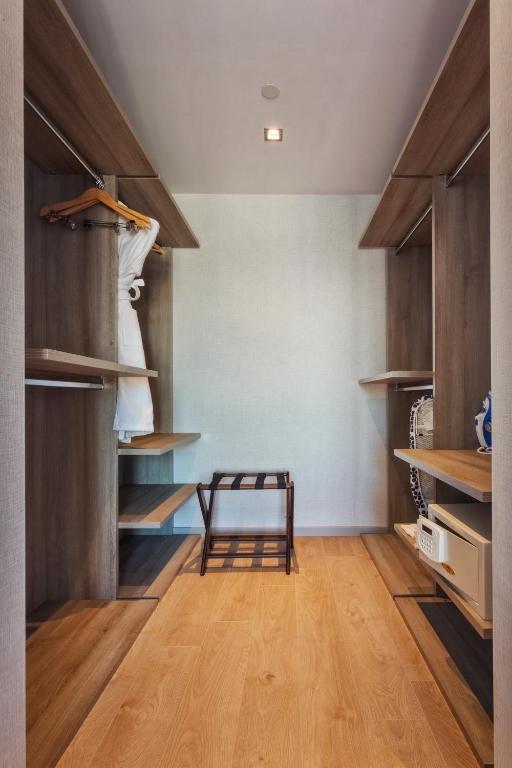 A kitchen or kitchenette at Fraser Place Antasya Istanbul