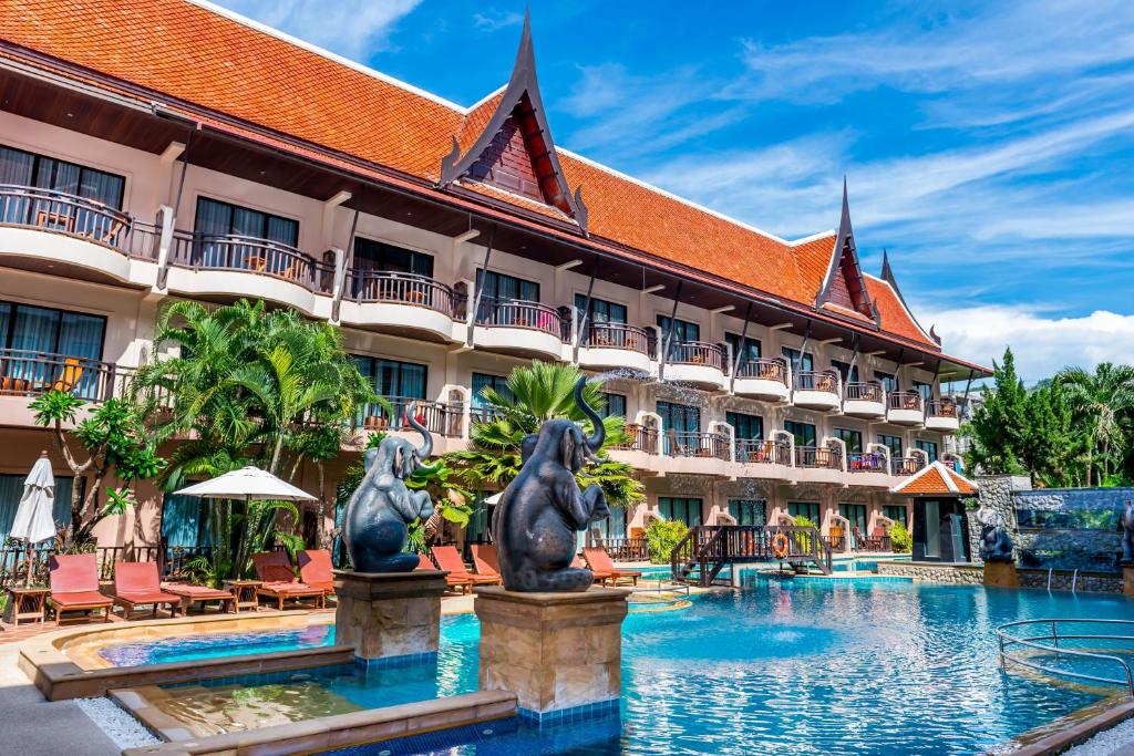 Bazén v ubytování Nipa Resort, Patong Beach - SHA Extra Plus nebo v jeho okolí