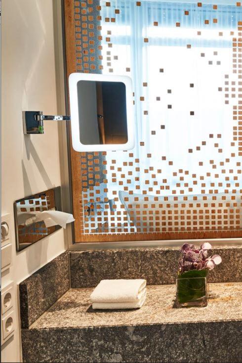 Koupelna v ubytování Steigenberger Hotel München