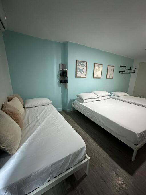 Voodi või voodid majutusasutuse Studio w projector Wifi Netflix and pool access in ADB Tower Ortigas CBD toas